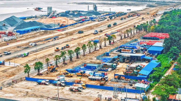 Toàn cảnh công trường lấn biển tại Vinhomes Green Paradise Cần Giờ tháng 10/2025